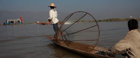 unique style boat rowing in Inle.