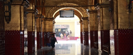 Entrance arch at Mahamuni temple