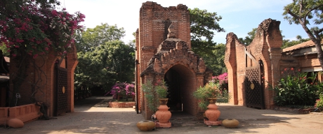 Bagan Tharabar Gate Replica