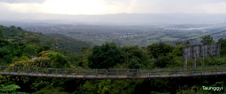 A rope bridge in Taunggyi.